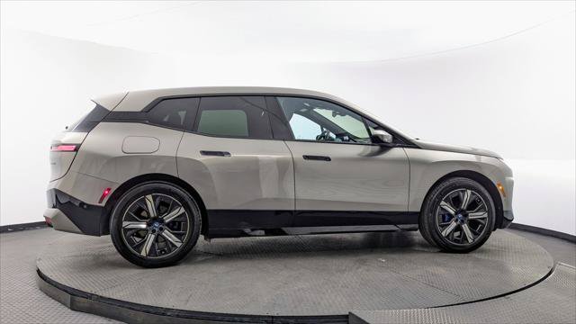 Used 2023 BMW iX xDrive50 w/ Sport Package AWD/4WD image 9