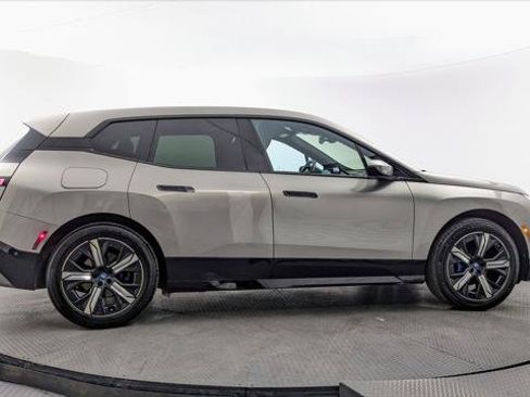 Used 2023 BMW iX xDrive50 w/ Sport Package AWD/4WD image 9