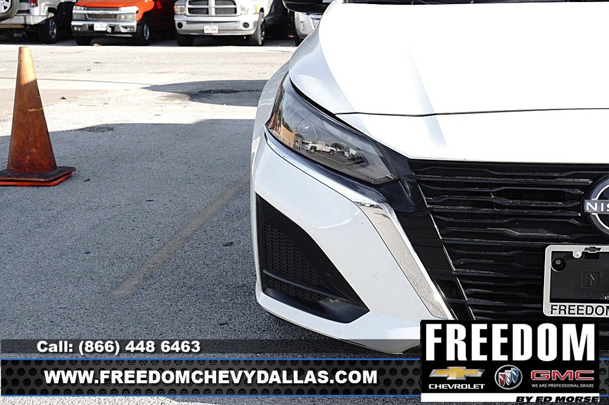 Used 2025 Nissan Altima 2.5 SV FWD image 7