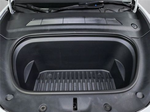 Used 2023 Tesla Model Y Long Range AWD/4WD image 34