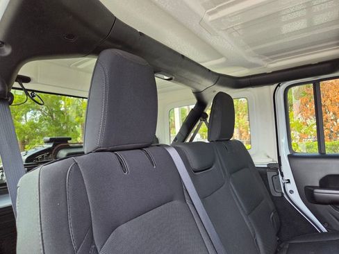 Used 2021 Jeep Wrangler Unlimited Willys image 14