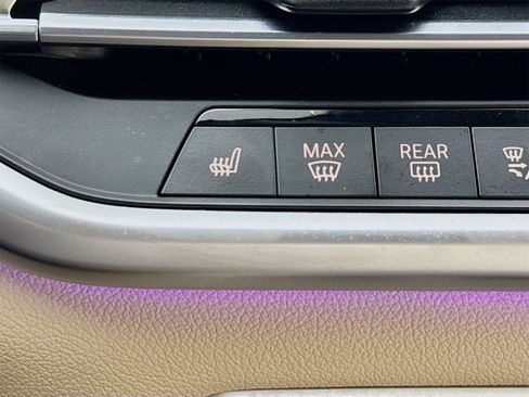 Used 2022 BMW X6 xDrive40i w/ M Sport Package image 21