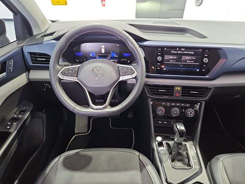 Certified 2023 Volkswagen Taos SE FWD image 14