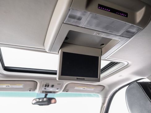Used 2013 Cadillac Escalade Platinum RWD image 49