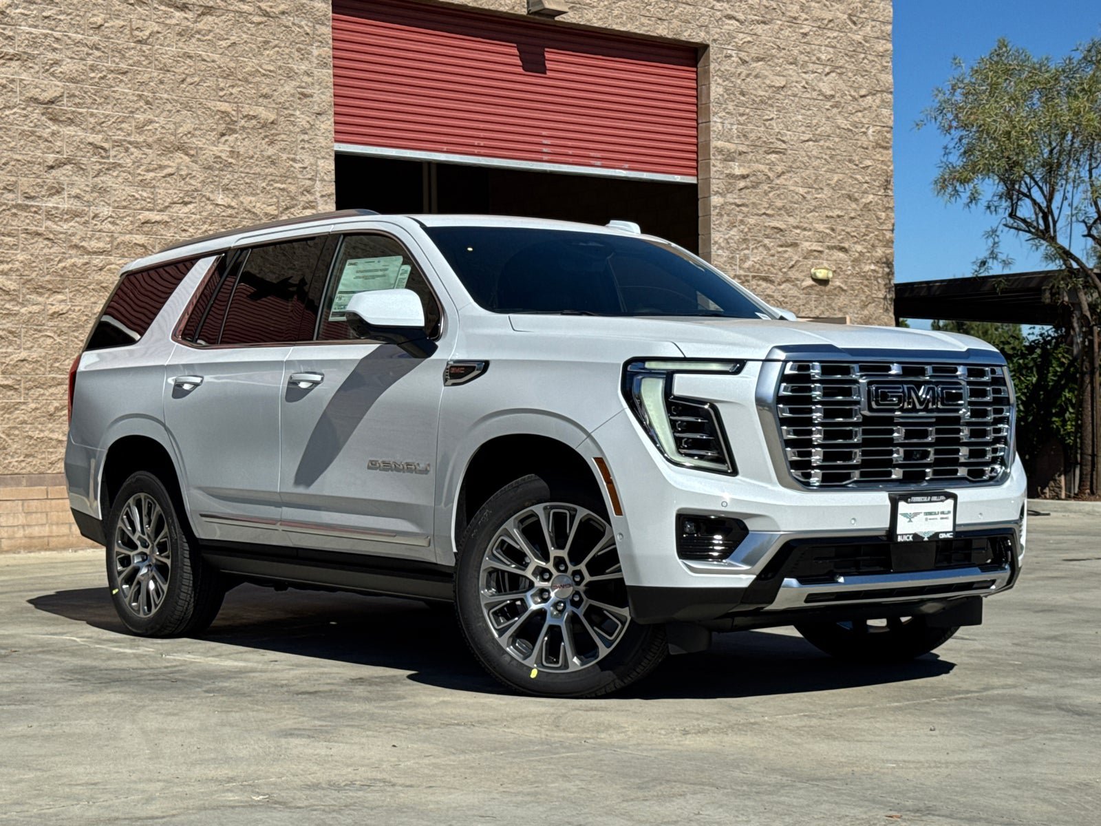 New 2027 GMC Yukon Denali w/ Denali Reserve Package AWD/4WD image 2