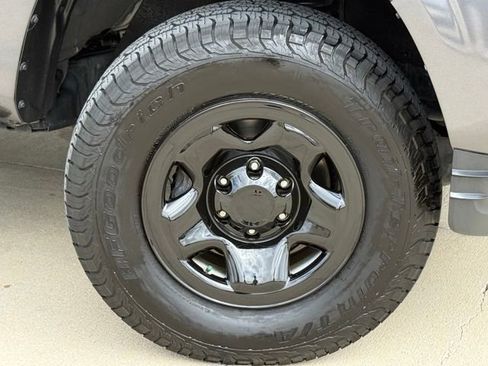 Used 2023 Toyota Tacoma SR5 RWD image 2