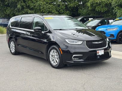 Used 2024 Chrysler Pacifica Touring-L