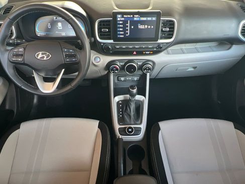 Used 2025 Hyundai Venue SEL image 18