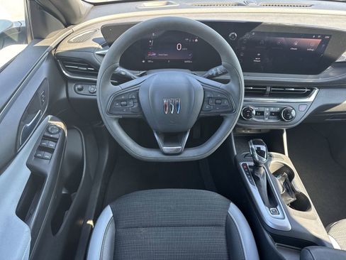 Certified 2024 Buick Envista Preferred w/ Advanced Safety Package image 28