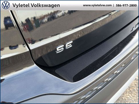 Certified 2023 Volkswagen Taos SE w/ Black Wheel Package image 9