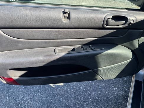 Used 2004 Chrysler Sebring GTC image 11