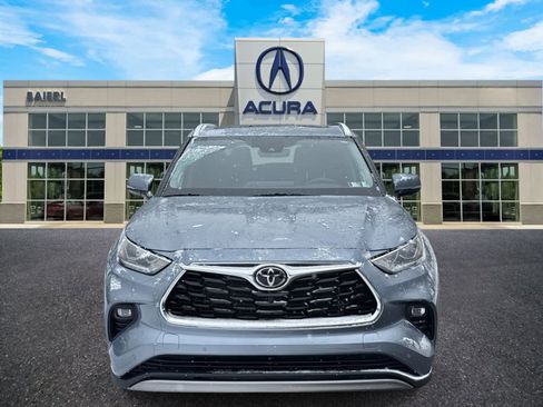 Used 2024 Toyota Highlander Platinum image 8