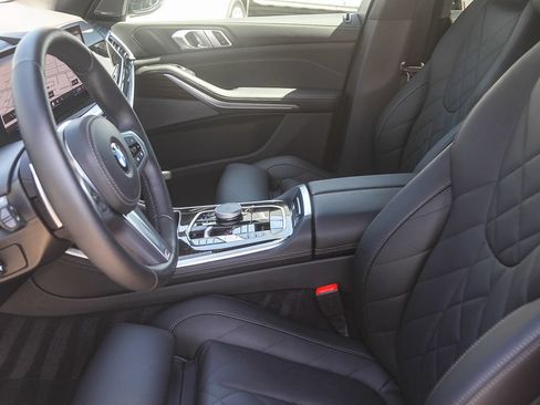 Used 2025 BMW X5 sDrive40i w/ M Sport Package RWD image 13