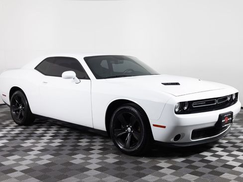 Used 2018 Dodge Challenger SXT RWD image 10