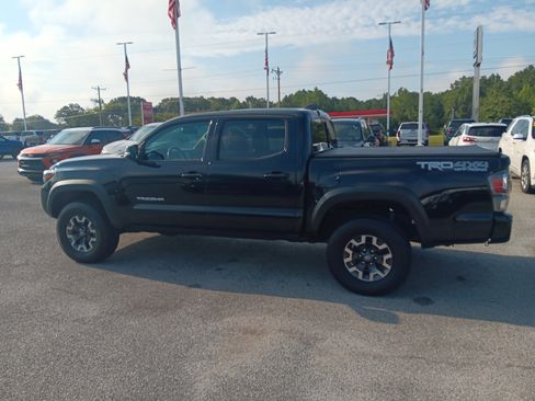Used 2021 Toyota Tacoma TRD Off-Road w/ TRD Premium Off Road Package AWD/4WD image 3