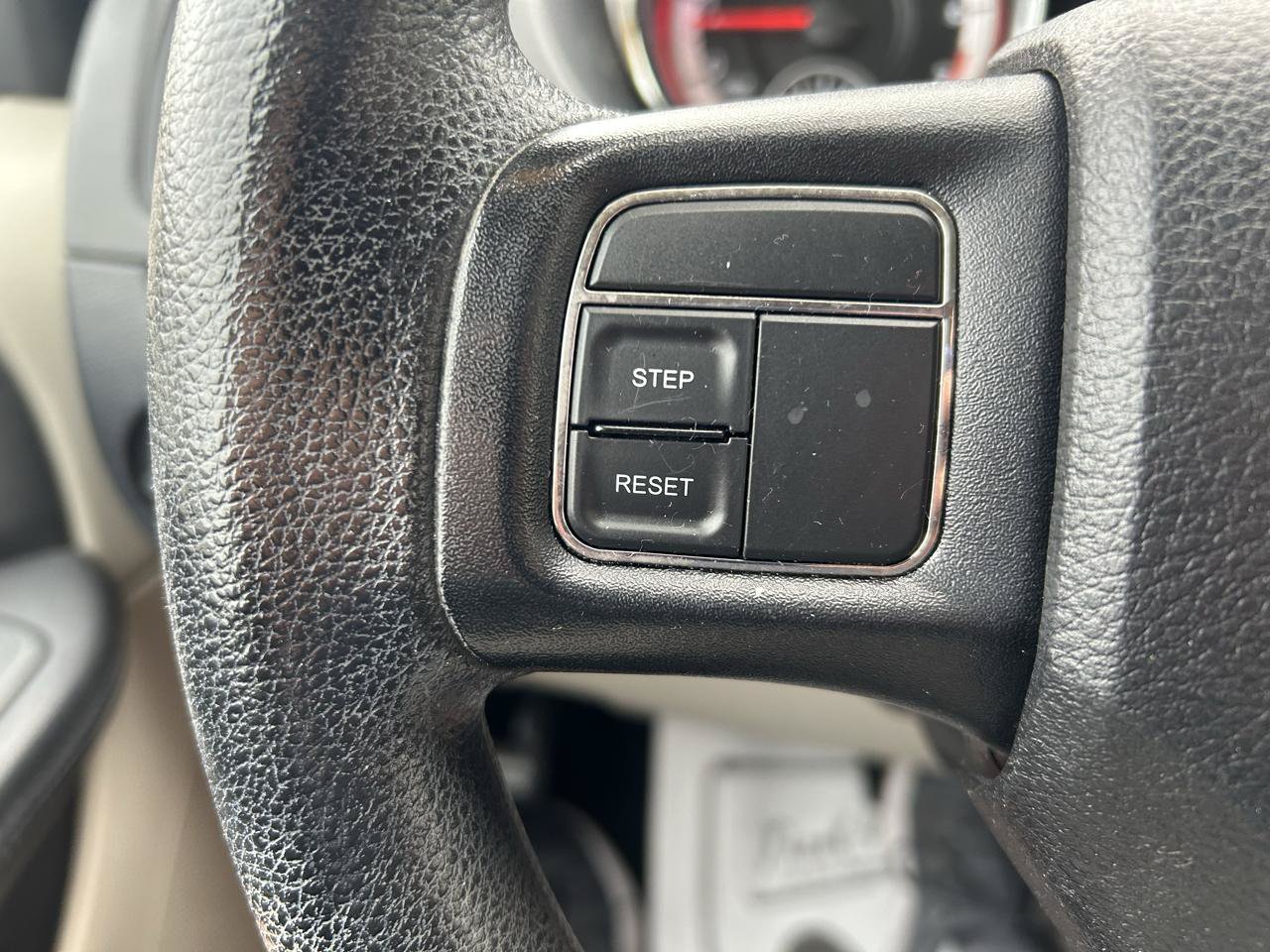Used 2014 Dodge Grand Caravan SXT FWD image 17