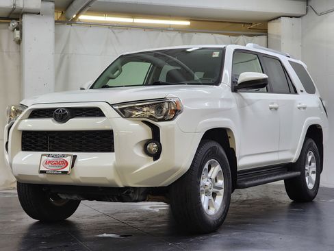 Used 2017 Toyota 4Runner SR5 image 10