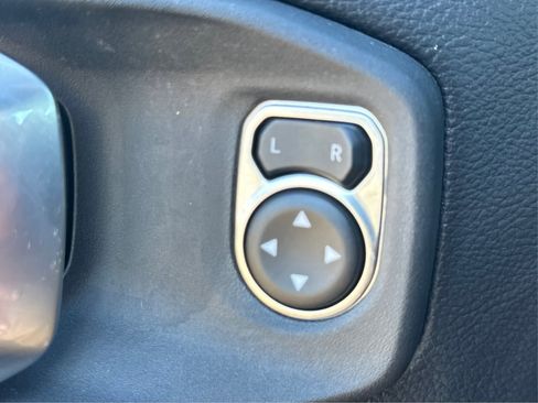 Used 2022 Jeep Wrangler Unlimited Sahara AWD/4WD image 12