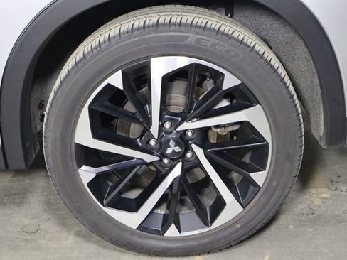 Used 2024 Mitsubishi Outlander SE AWD/4WD image 38