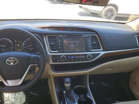 Used 2019 Toyota Highlander Limited image 19