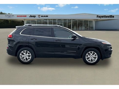 Used 2015 Jeep Cherokee Latitude image 2