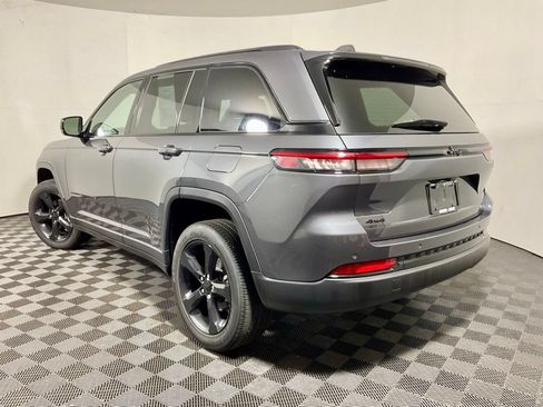 Used 2023 Jeep Grand Cherokee Altitude AWD/4WD image 13