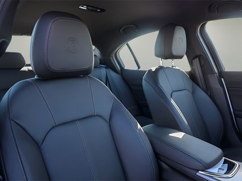 New 2025 Alfa Romeo Giulia w/ Driving Assist Package image 18