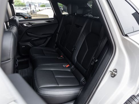 Certified 2026 Porsche Macan AWD/4WD image 36