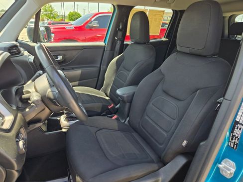Used 2022 Jeep Renegade Latitude AWD/4WD image 16