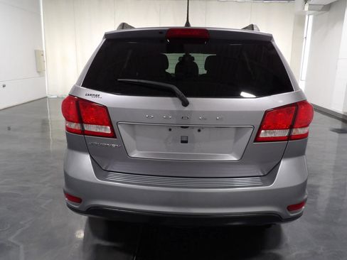 Used 2019 Dodge Journey SE w/ Connectivity Group FWD image 5