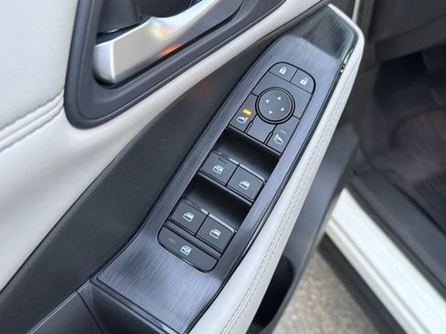 Used 2023 Nissan Rogue SV w/ SV Premium B Package image 25