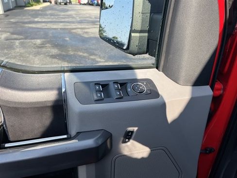 Used 2015 Ford F150 XLT AWD/4WD image 18