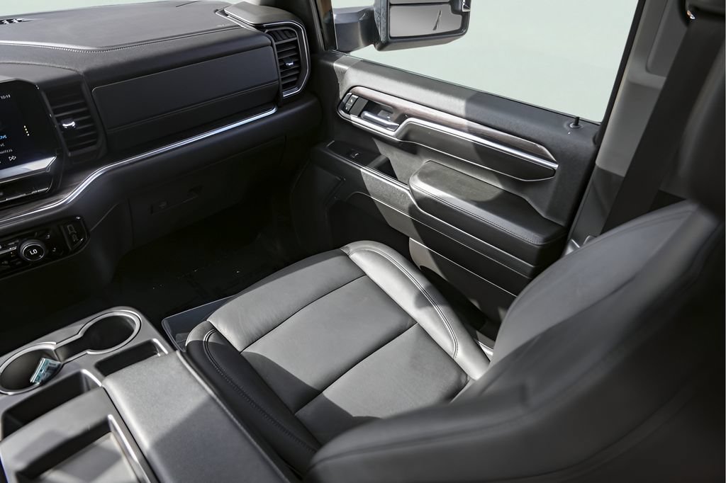 Used 2025 Chevrolet Silverado 2500 LTZ AWD/4WD image 29