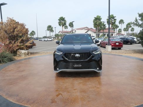 Used 2023 Toyota Highlander XSE image 6