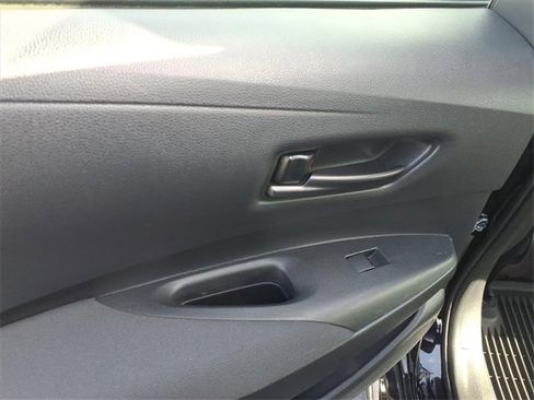 Used 2023 Toyota Corolla LE image 6