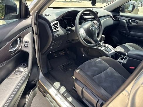 Used 2015 Nissan Rogue S FWD image 9