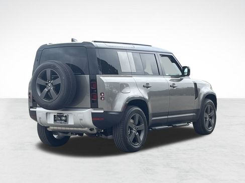 Used 2025 Land Rover Defender 110 S image 8