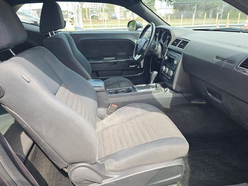 Used 2013 Dodge Challenger SXT RWD image 9