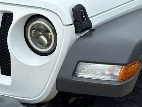 Used 2018 Jeep Wrangler Unlimited Sport image 4