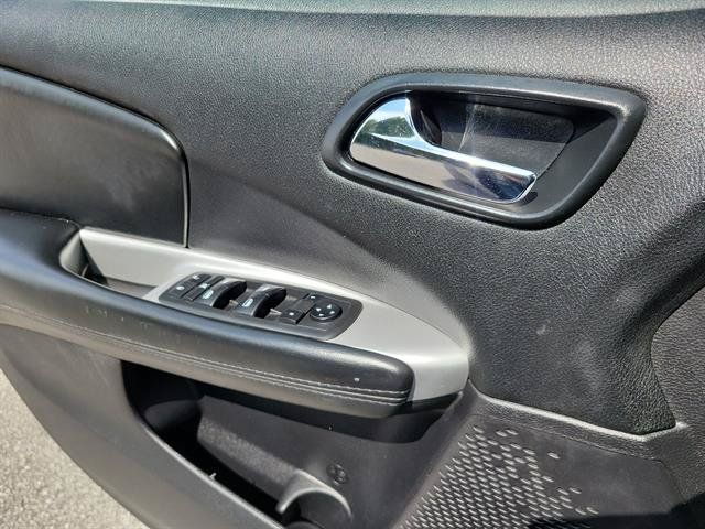 Used 2019 Dodge Journey SE FWD image 6