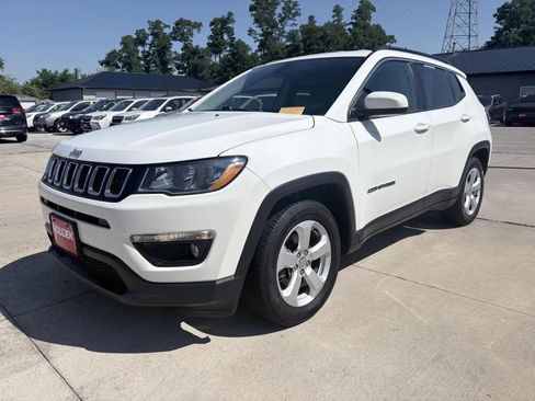 Used 2019 Jeep Compass Latitude FWD image 3