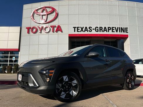 Used 2025 Hyundai Kona SEL image 2