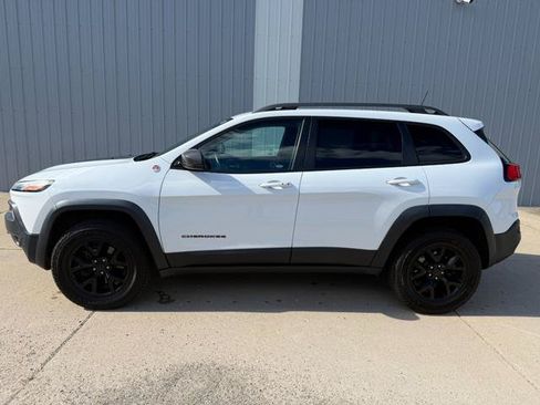 Used 2016 Jeep Cherokee Trailhawk w/ Leather Interior Group AWD/4WD image 1