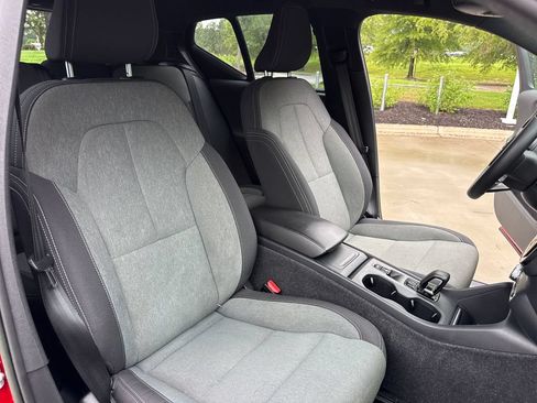 Used 2023 Volvo XC40 B5 Core w/ Convenience Package AWD/4WD image 34