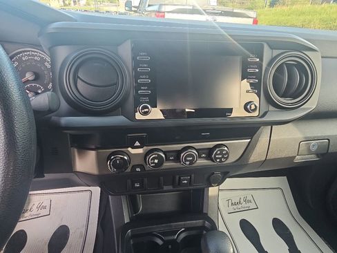 Used 2020 Toyota Tacoma SR AWD/4WD image 14
