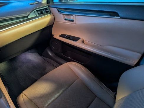 Used 2016 Lexus ES 350 w/ Premium Package w/Wood Trim FWD image 16
