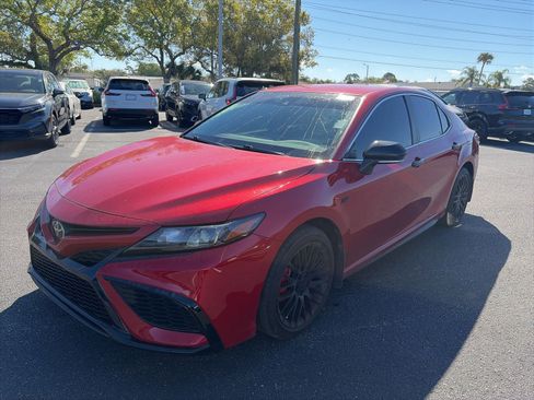 Used 2023 Toyota Camry SE image 3