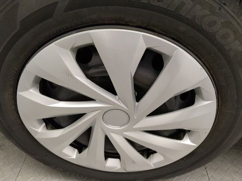 Used 2020 Hyundai Venue SE image 31