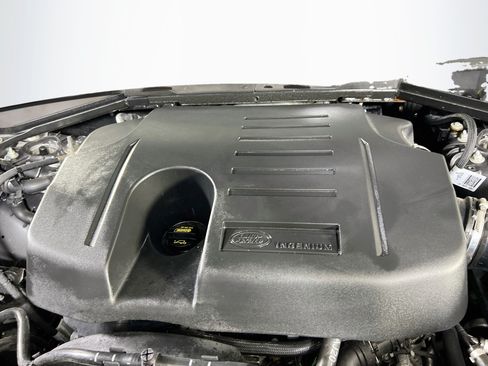 Used 2023 Land Rover Defender 90 X-Dynamic SE AWD/4WD image 30