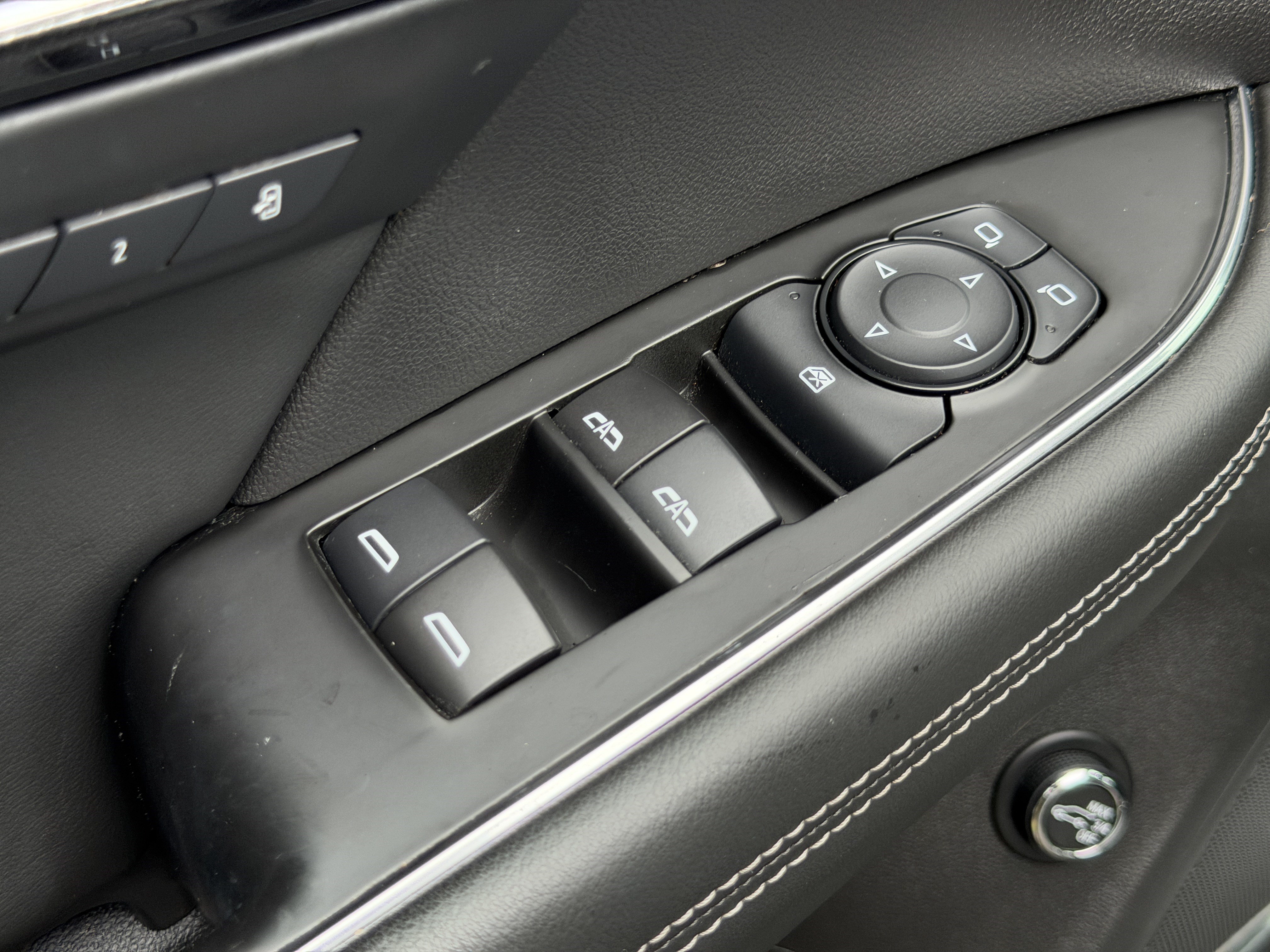 Used 2022 Buick Envision Essence w/ Technology Package I FWD image 13